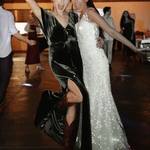 GWEN REVELRY bridesmaid’s dress in Classic Emerald